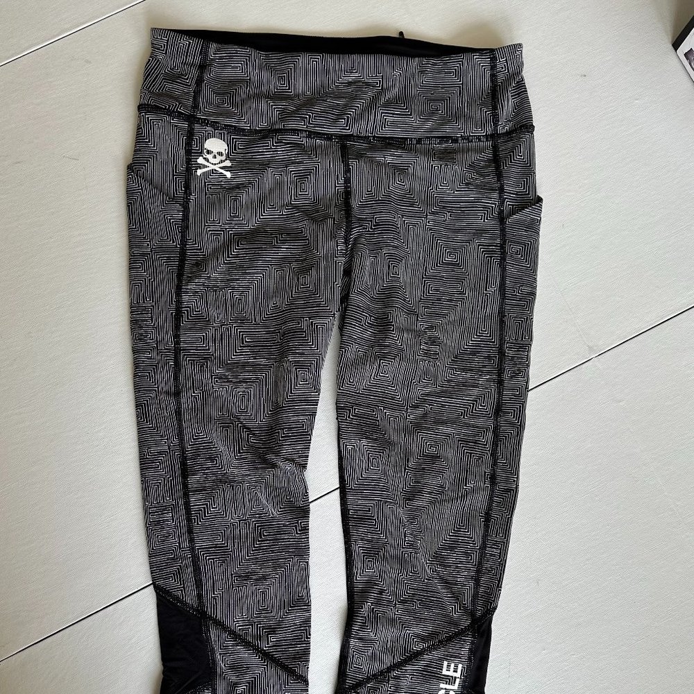 Lululemon Soulcycle Cropped Leggings White/Black Design w/ Mesh Detail Size 8